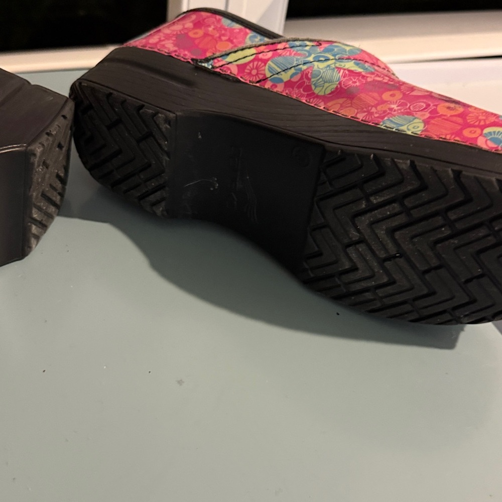 Colorful Floral Clogs - Picture 6 of 8